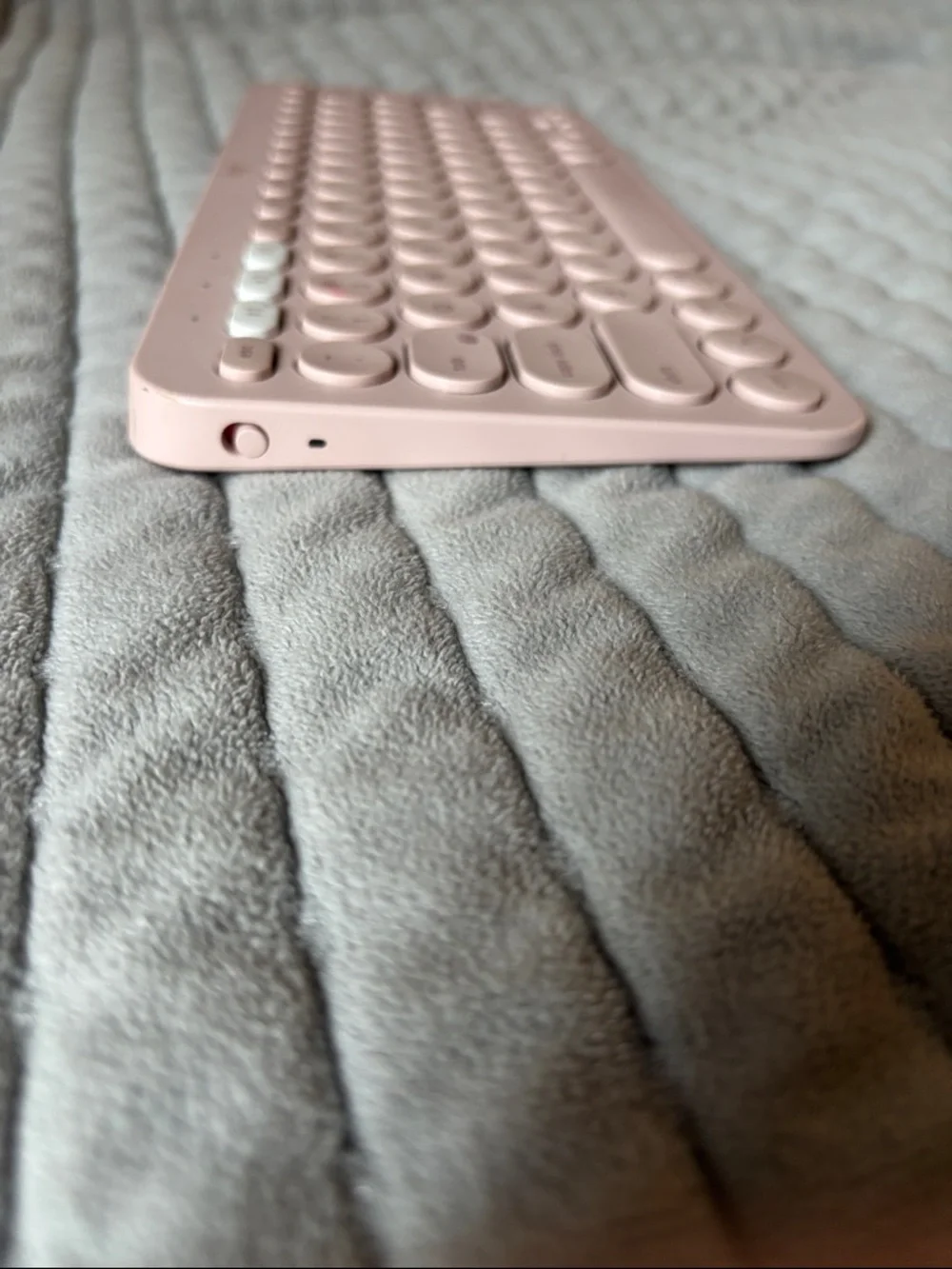 LOGITECH Compact Wireless Keyboard in Pink